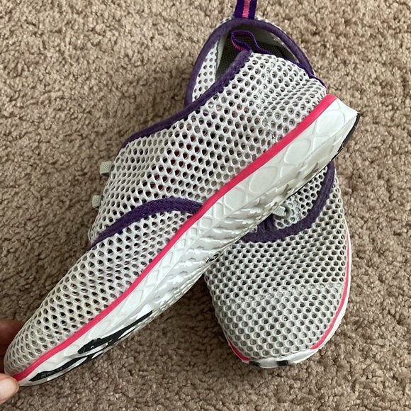 EYUSHIJIA Quick Drying Mesh Slip On Water Shoes - Picture 5 of 8